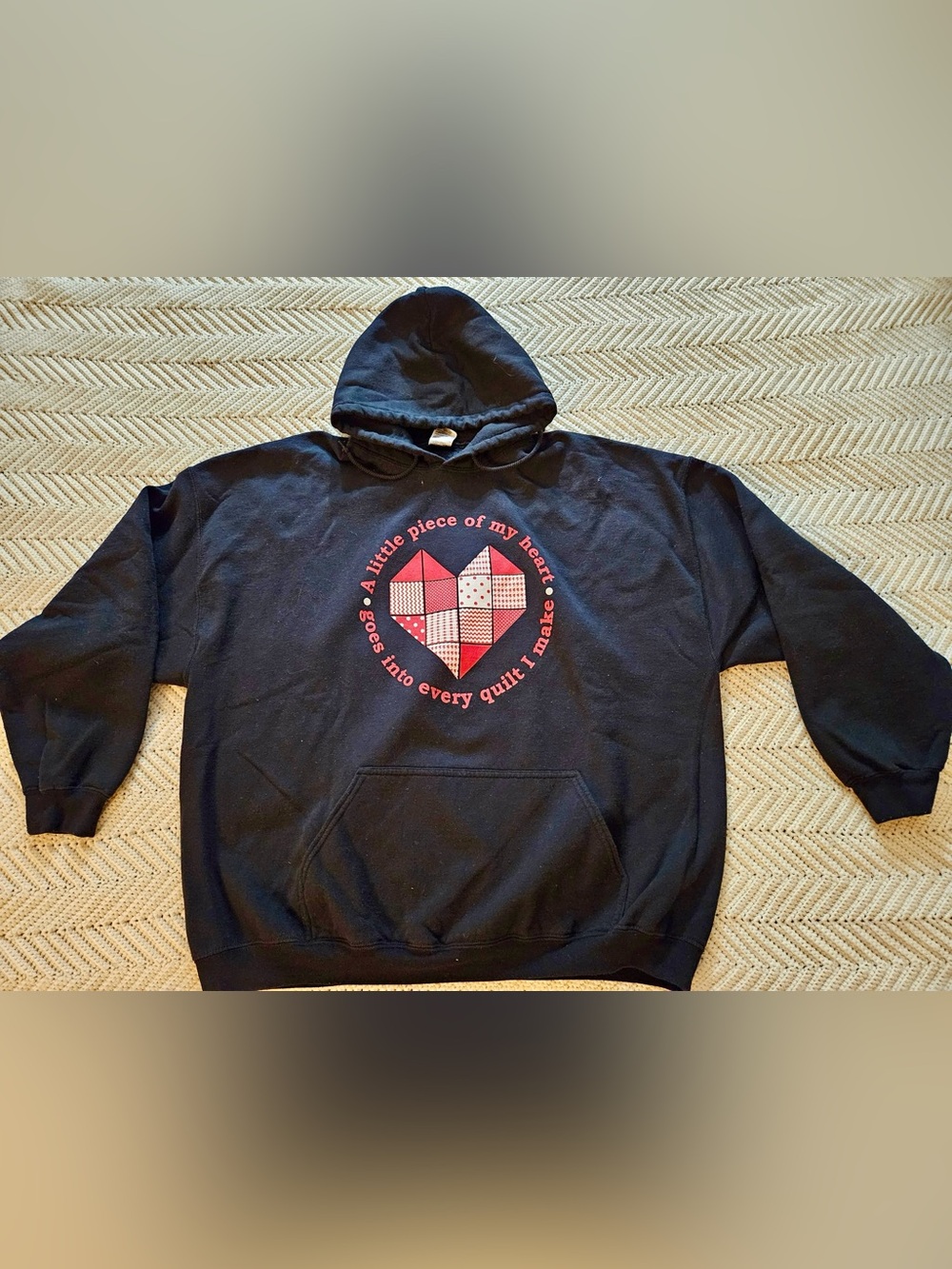Quilt Heart Graphic Pullover Hoodie in Black and Red